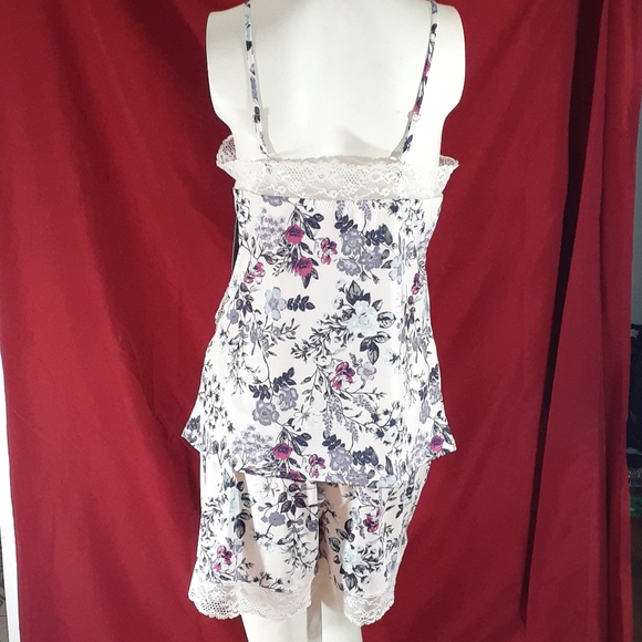 VINCE CAMUTO. - Picture 5 of 7